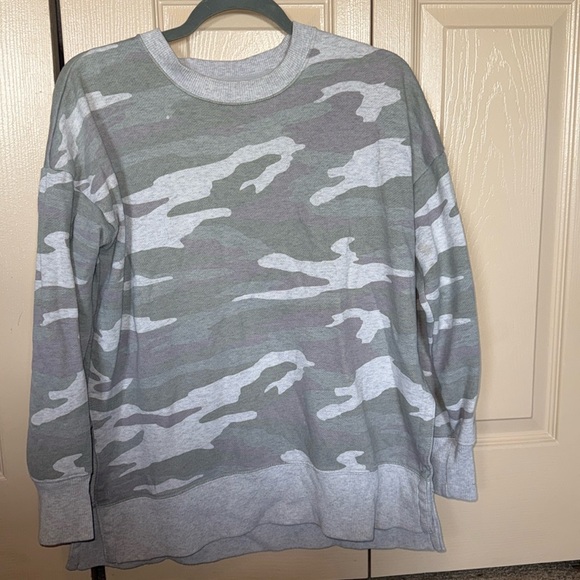 Aerie oversized non-hooded sweatshir XS CAMO - Picture 1 of 4